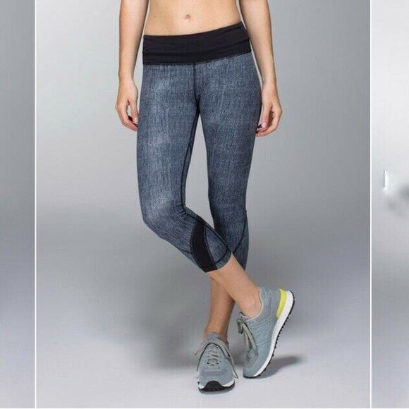 Lululemon Run Inspire Crop II Luxtreme Burlap Texture Black Dune Size 4 Leggings - Picture 11 of 12
